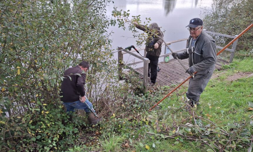 Nettoyage des abords du bassin Maurice